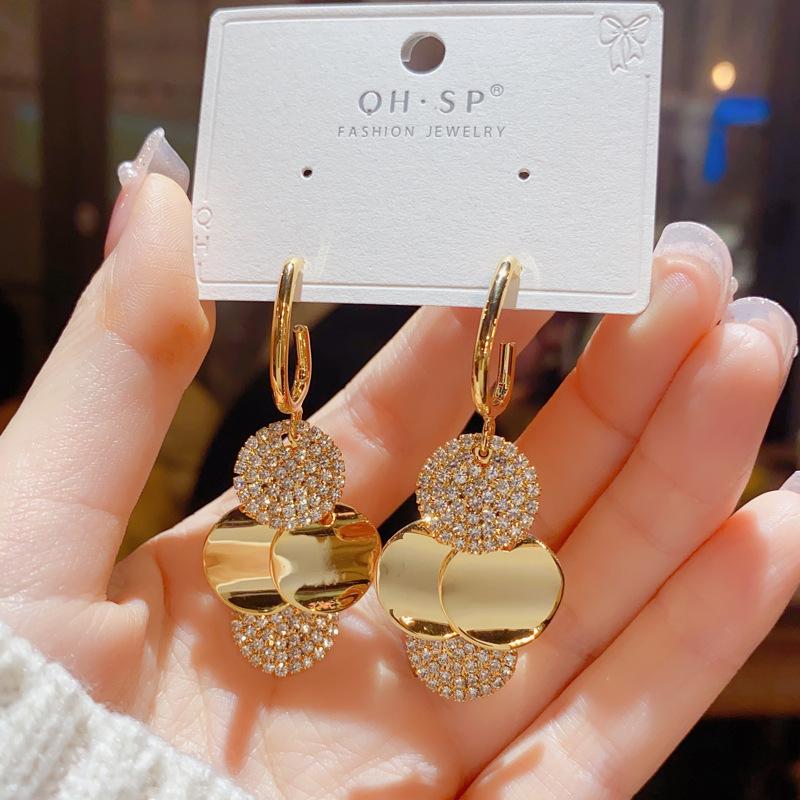 Personalized and Fashionable, Exaggerated Metal Round Earrings Color Matching Tassel Earrings Elegant and Luxurious Earrings