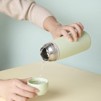 Tragbarer Wasserbecher aus 304 Edelstahl mit kleinem Fassungsvermögen für Jungen und Mädchen