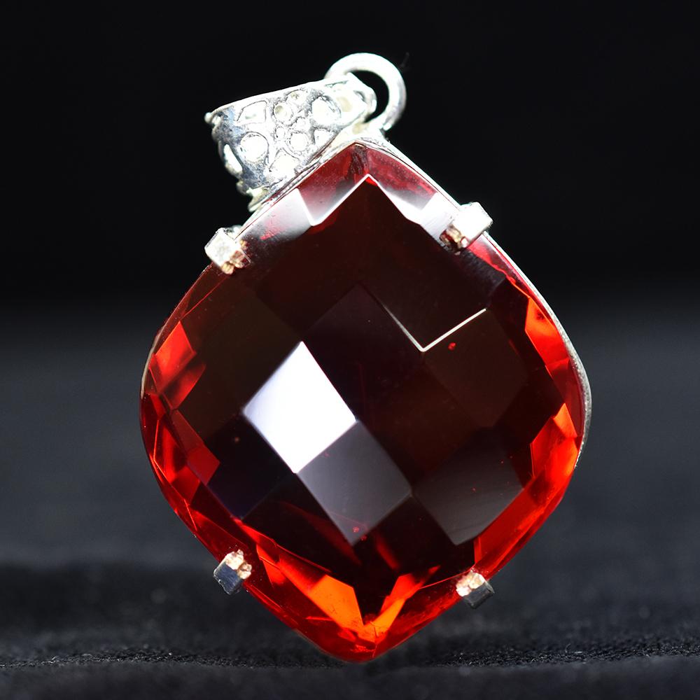 Topacio Rojo Natural 96 Quilates Corte Fantasía Certificado Colgante de Plata de Ley 925 Piedra Preciosa