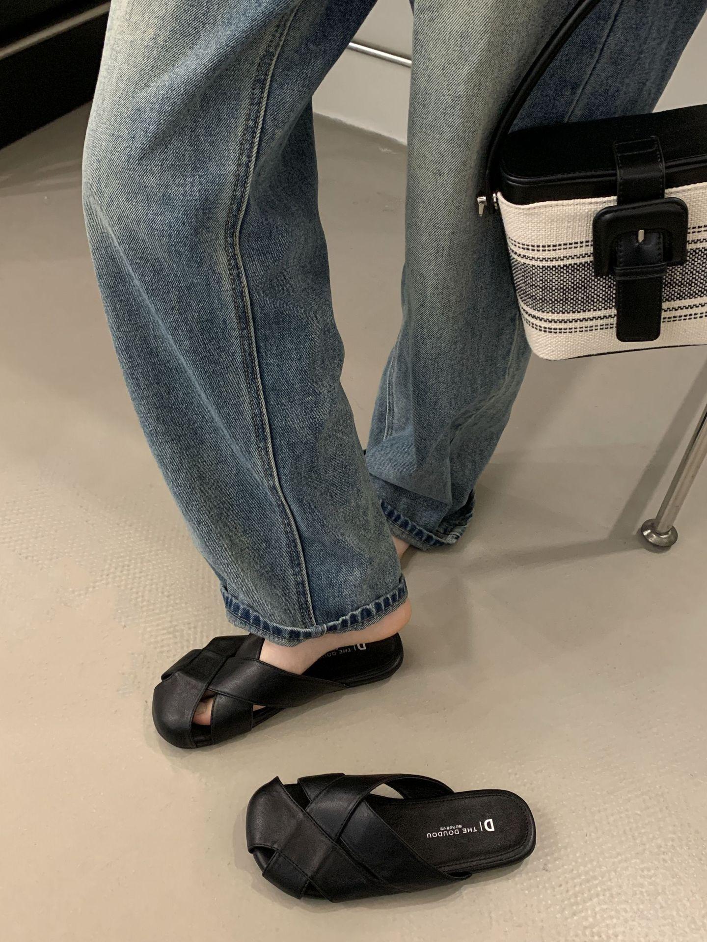 

Retro woven hollow one pedal lazy drag girl 2025 spring and summer non-slip new outer wear fashion bag head slippers tide 35