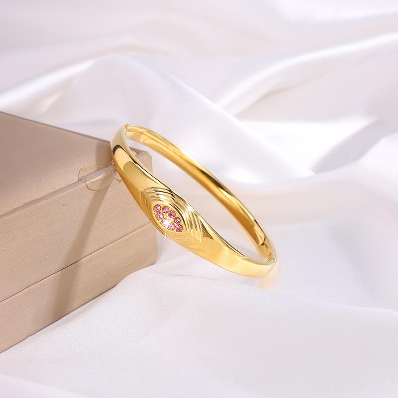 European and American Trendy Versatile High-end Curved Raised Bracelet Jewelry Bracelet 17CM