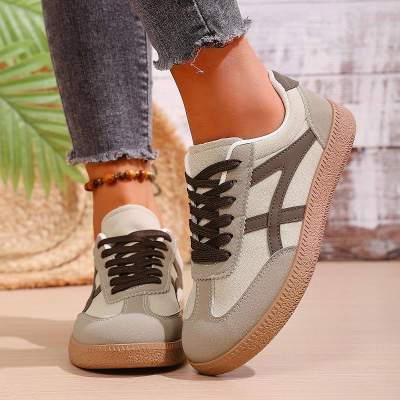 New Flat Casual Sports Shoes for Women with A Front Lace-up and Large Size