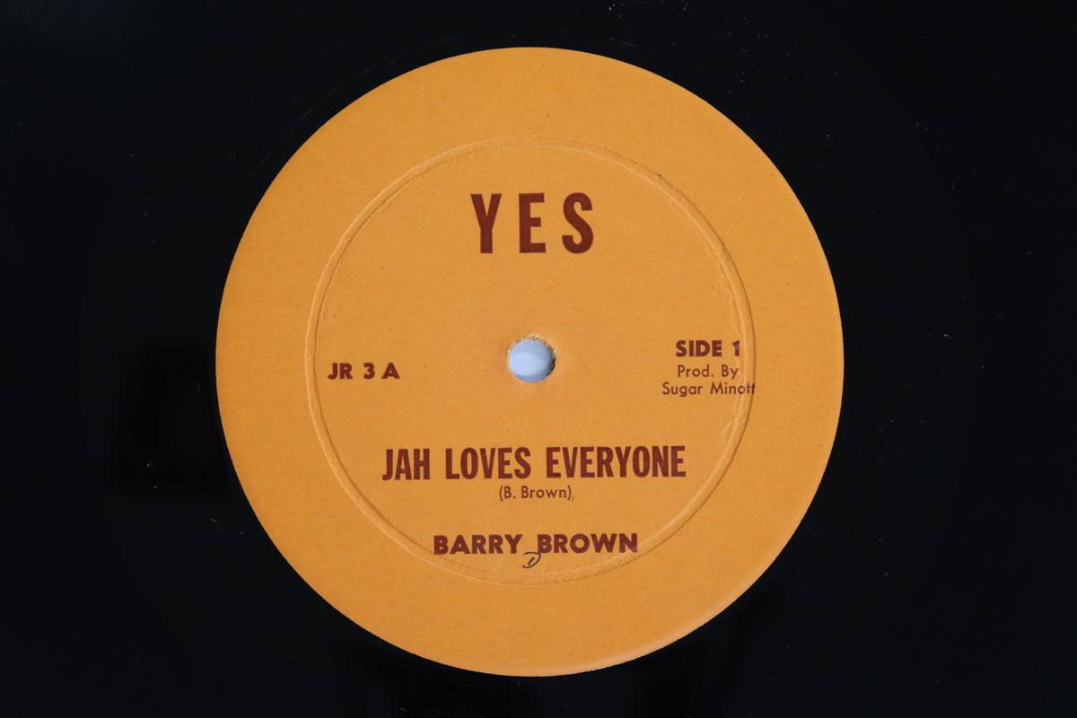 

12-дюймовая пластинка БАРРИ БРАУН - Джа любит всех / Пойдем к Т.Р.3 ДА Великобритания Регги, Ска и Даб Б/У