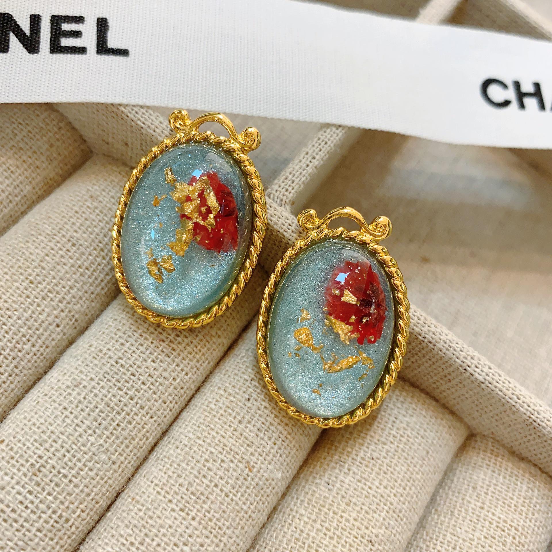 

Винтажные серьги Monet Real Flower и Gold Foil Jelly Glass в стиле ретро Court