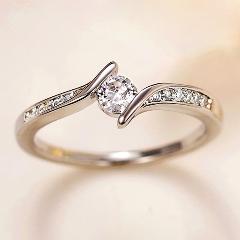 Nádherné křížové prsteny s kulatým zirkonem Svatební doplňky pro ženy Jednoduché a elegantní dámské šperky