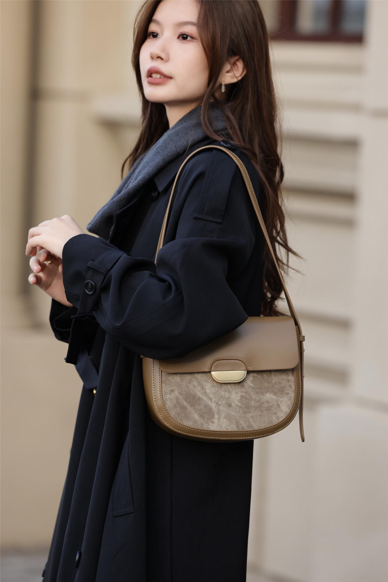 Leather Bag 2025 New Women s Niche Design High-end Texture Single Shoulder Crossbody Armpit Saddle 23cm хаки