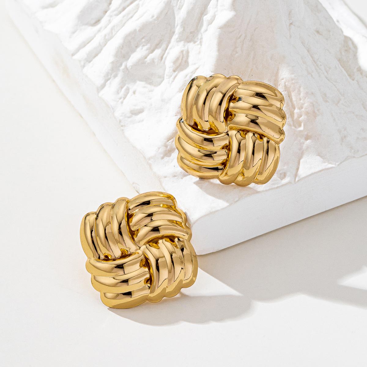 

Minimalist Geometric Square Stud Earrings: Versatile European & American Design for Women золотой