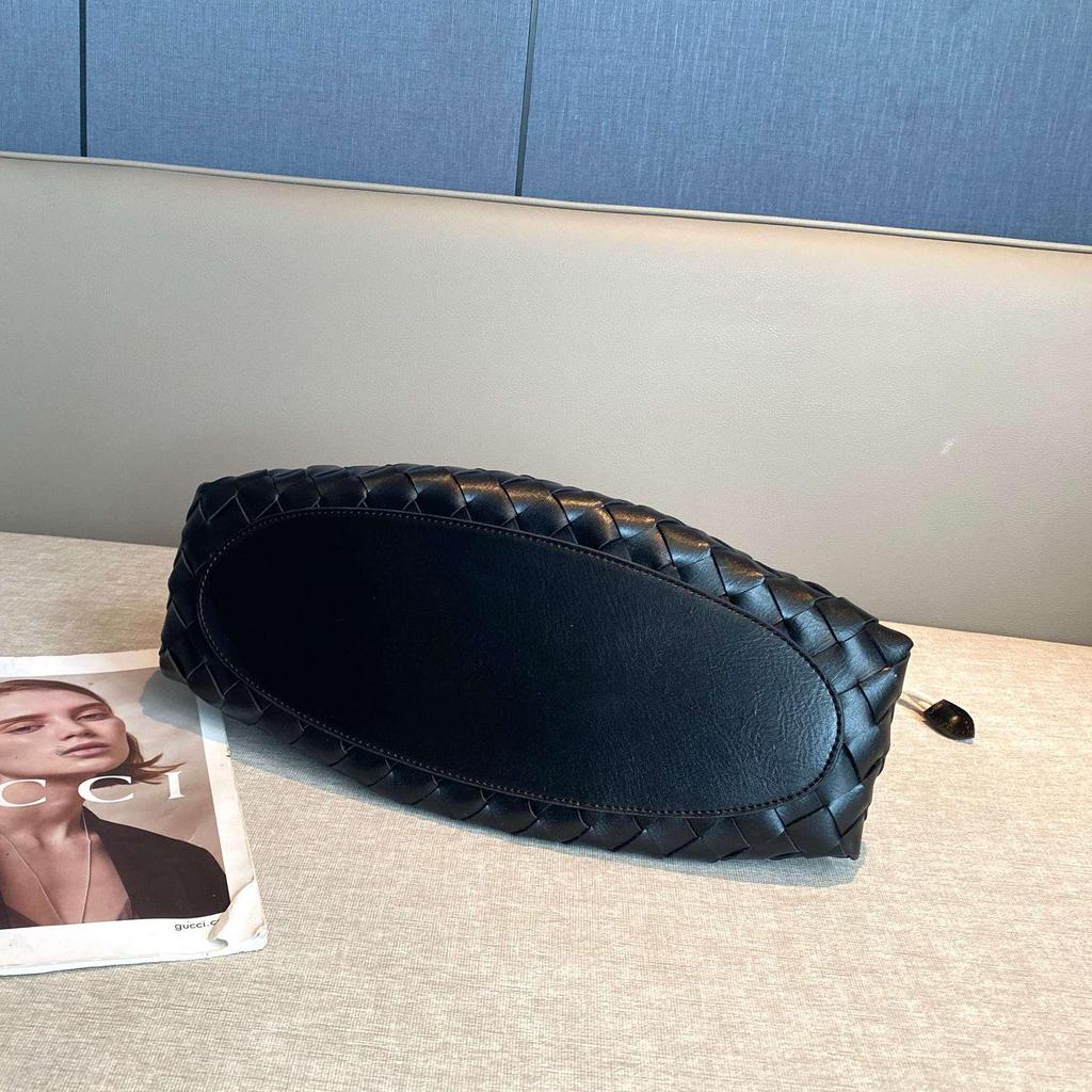 Retro Style Genuine Leather Hand-Woven Basket Handbag - Versatile Women's Bag with Thick Leather Strips