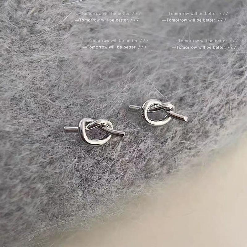 Raising Ear Holes, Small Stud Earrings for Women, Simple, Sweet, Small and Fresh Earrings, Niche Design, Versatile Earrings