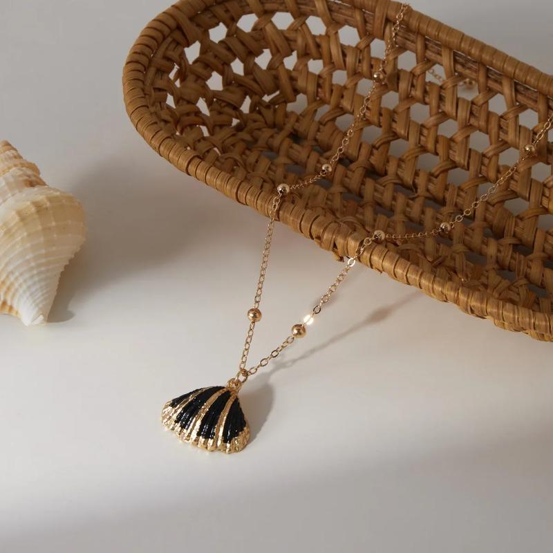 Beach Shell Pendant Necklace Seashell Design Jewelry for Women Elegant Ocean Theme Accessory