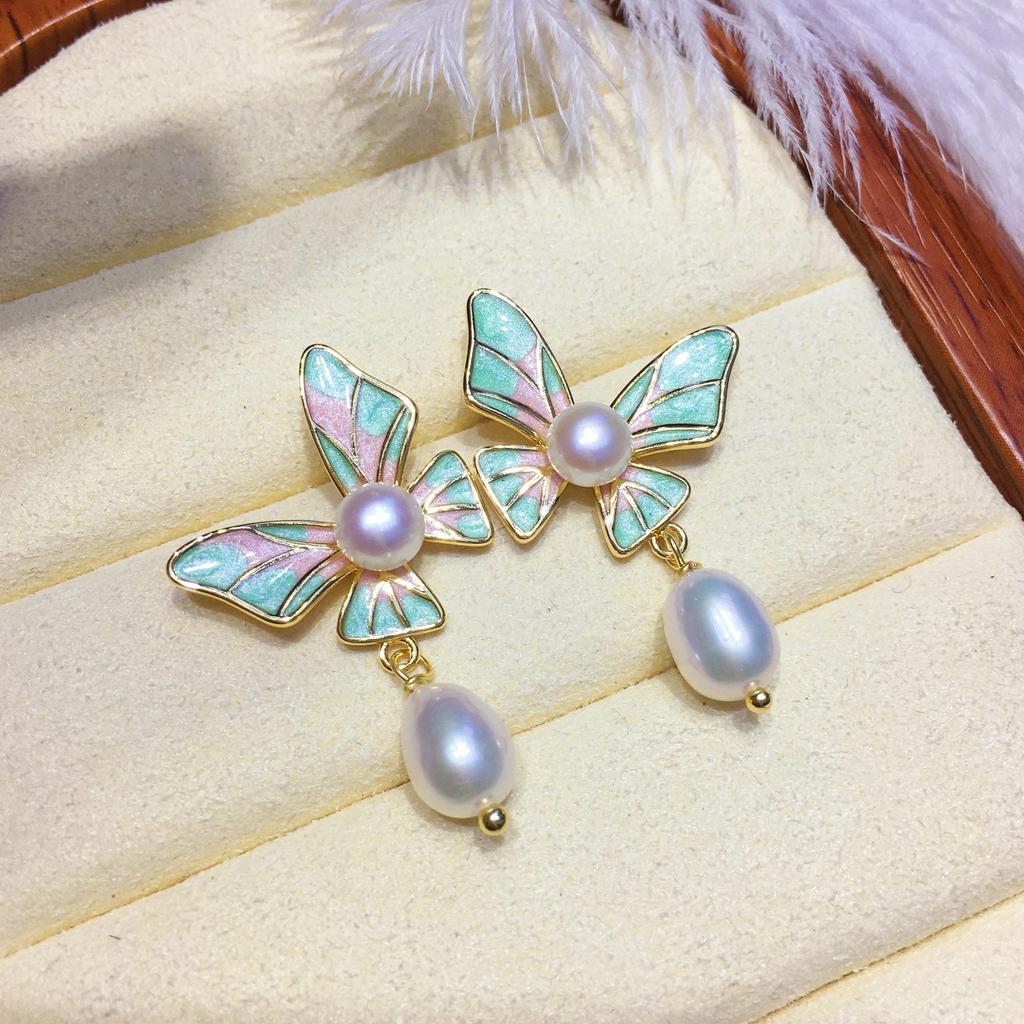 Summer New Butterfly Flower Element Tian Freshwater Pearl Stud Earrings, a Niche and Elegant Style of Earrings and Jewelry
