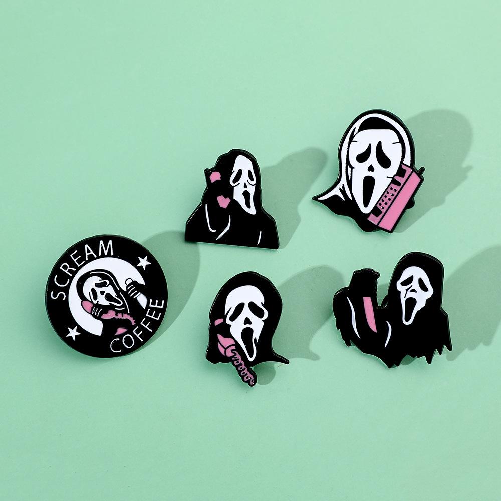 Creative personality, European and American film and television characters, surrounding metal badges, screaming and funny, Diablo brooch