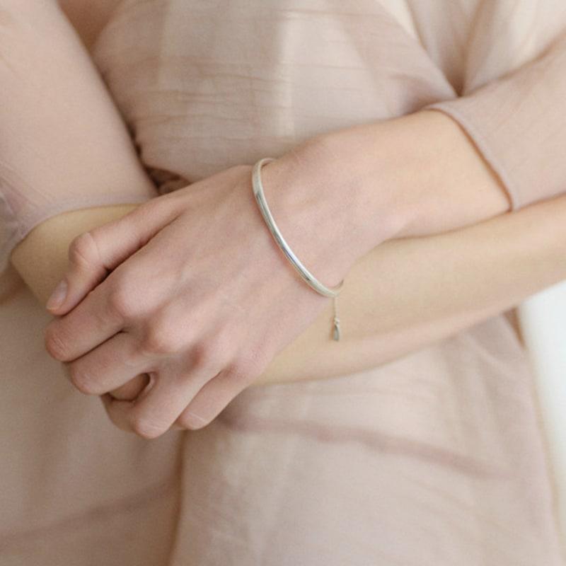 ovbeige [VEI] 925silver SIGNATURE CHAIN BANGLE