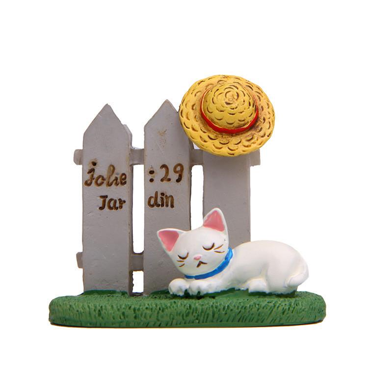 

Creative Cat Fence And Hat Resin Ornaments Landscape And Decoration Desktop