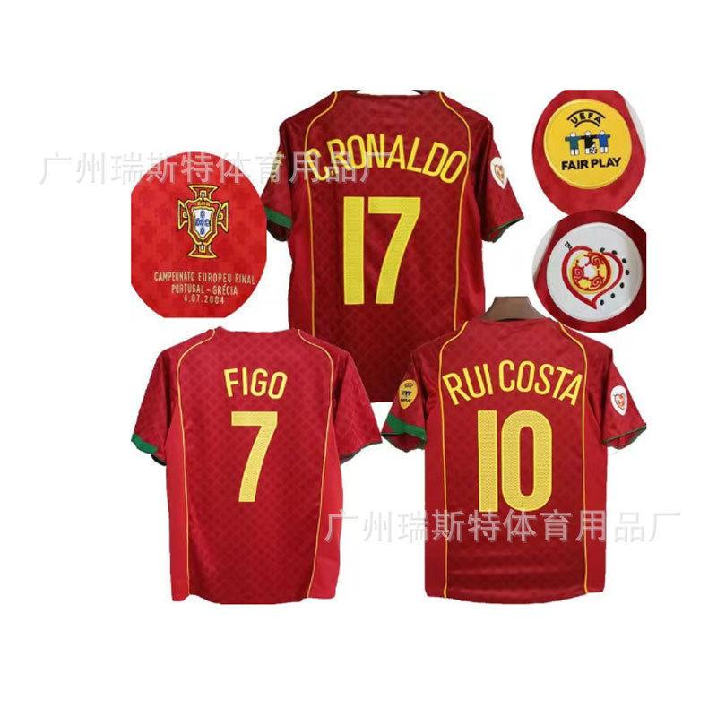 Bei der Europameisterschaft 2004 sind Portugals Cristiano Ronaldo, Figo, Rui, Costa Peperonaldo und Vintage-Trikots vielseitig