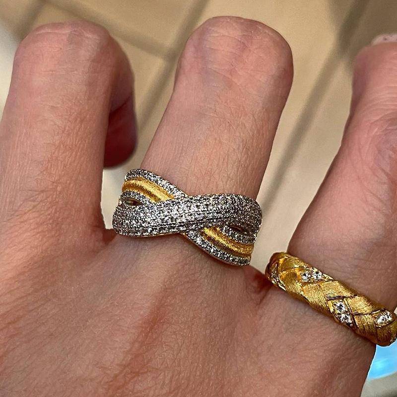 Creative Diamond Studded Wave Cross Brushed Female Ring Fashion High-quality Light Luxury Charm Rings for Women Banquet