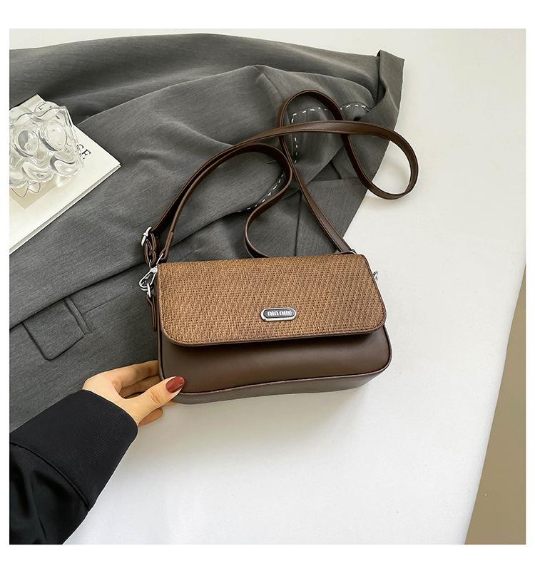 

Women s bag retro niche underarm bag women s 2025 new trend fashion Korean version splicing portable messenger bag
