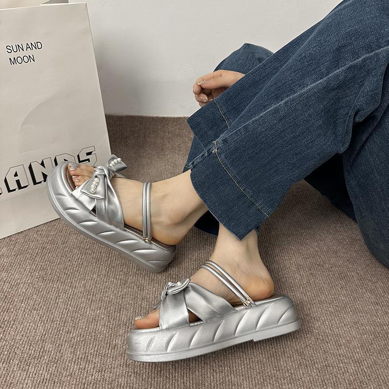 Slippers Women's Small People Show Height 2025 New Summer Beach Non-slip White Slippers Women