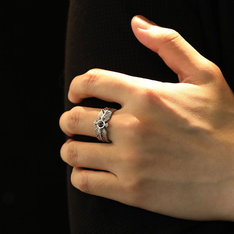 Verstellbarer Herrenring aus Sterlingsilber mit Federkreuz und schwarzem Zirkonia im Vintage-Stil, Statement-Ring für den täglichen Gebrauch