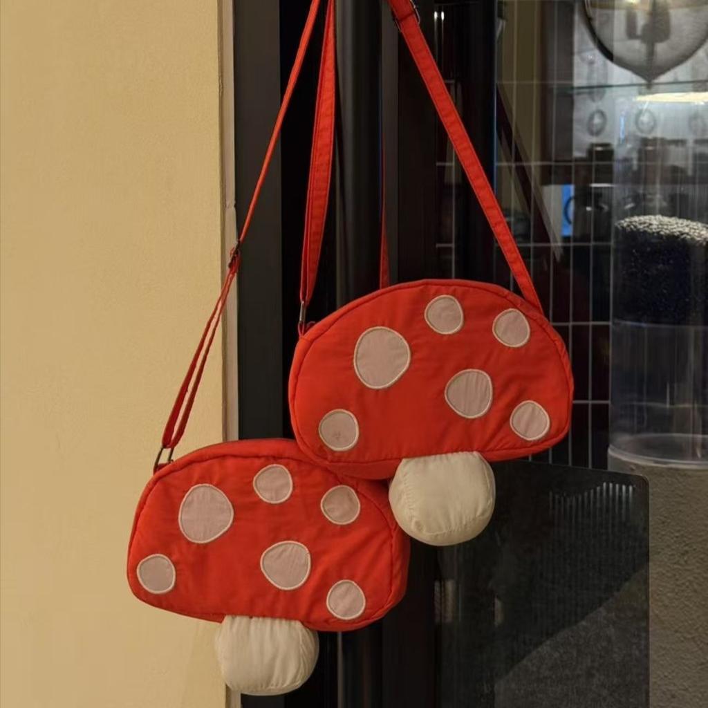 Sweet Lovely Soft Mushroom Shape Crossbody Bag Women Cartoon Small Capacity Mini Purse Ladies Casual Unique Lipstick Coin Wallet