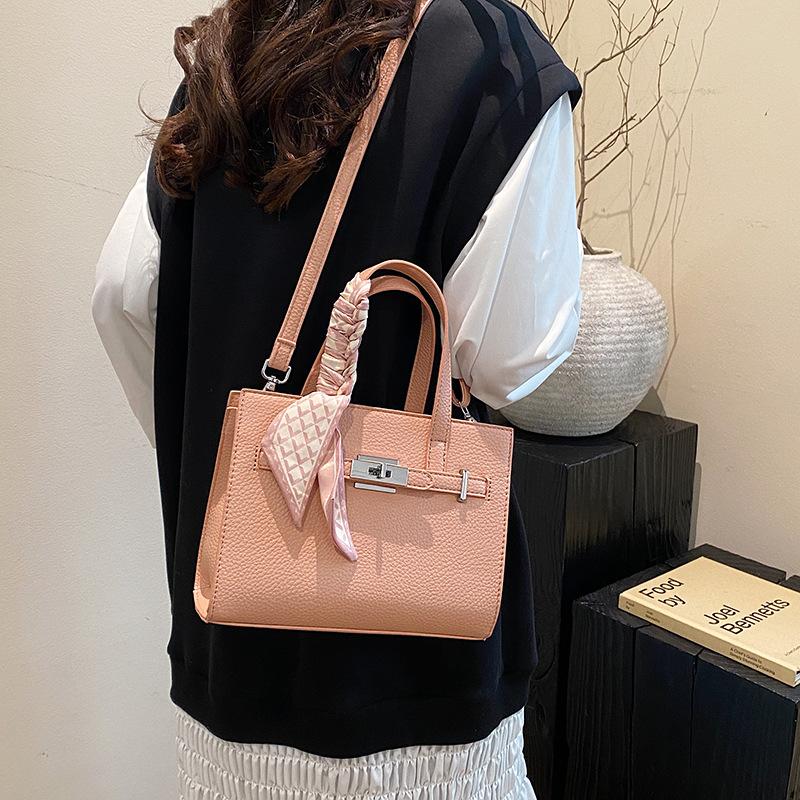 New Stylish and Simple Light Luxury Silk Scarf Killer Bag Portable Shoulder Messenger Women's Bag
