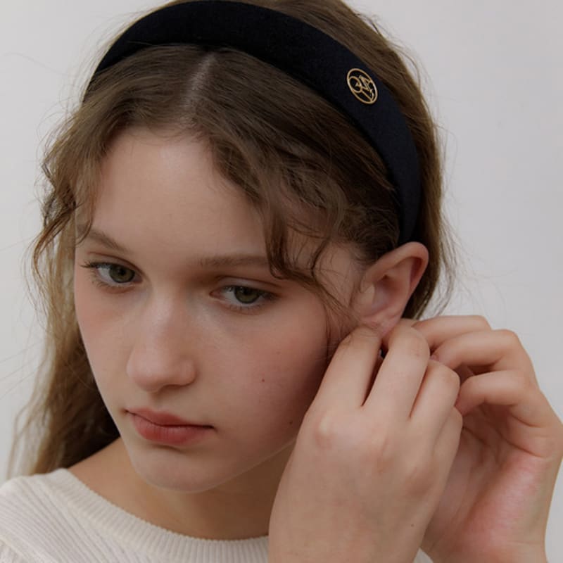 

OVLA Signature velvet hair band_2color HB006 black (gold)