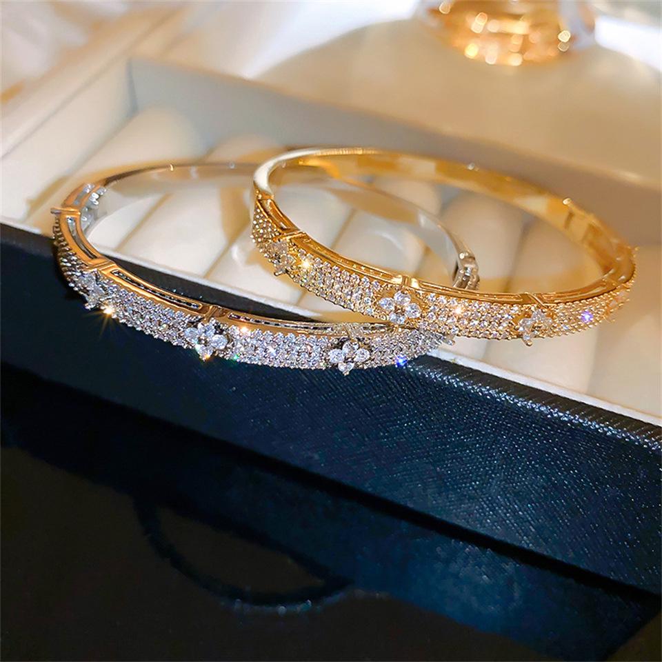 Zircon Flower Bracelet: Elegant, Versatile, and Trendy Design for Women