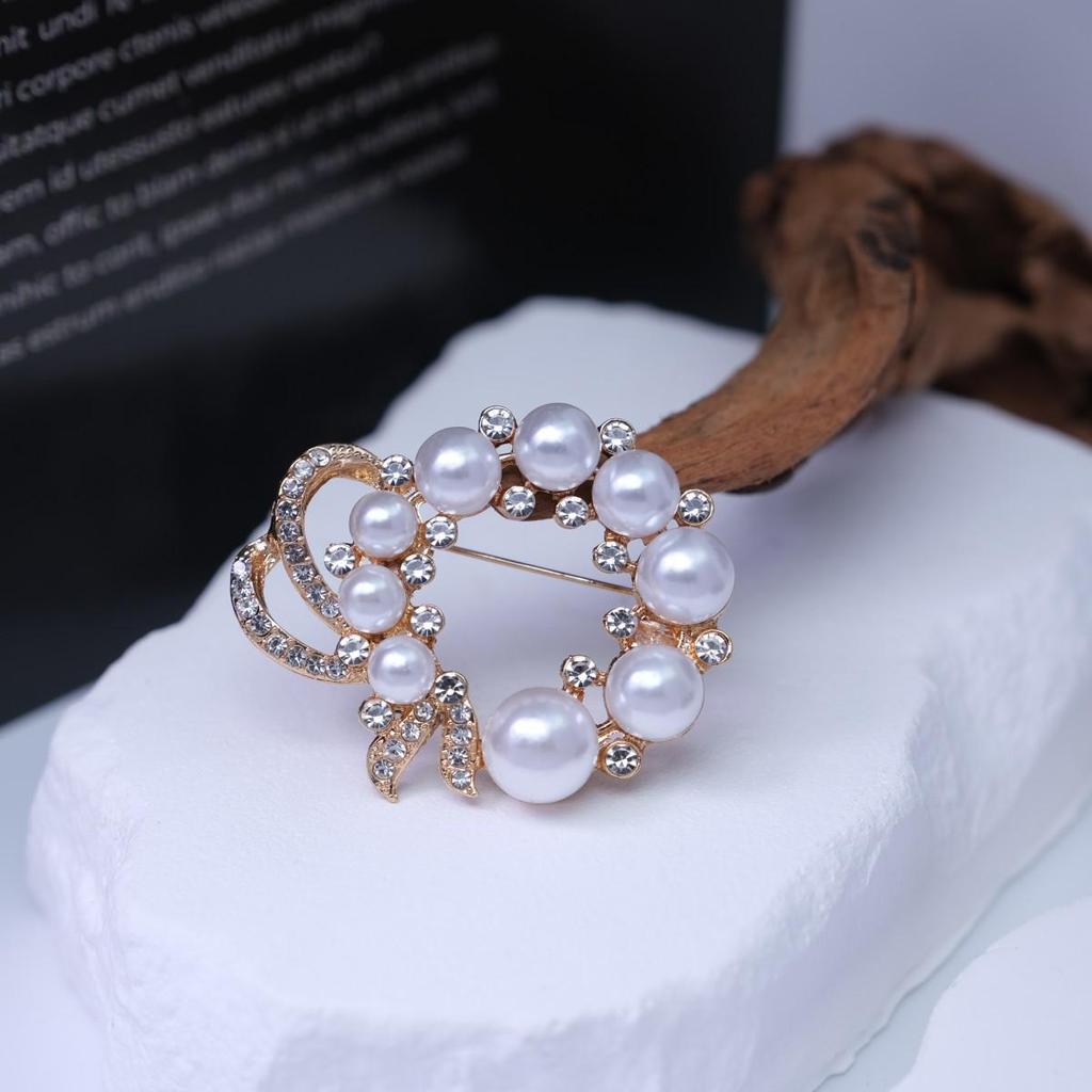 High-End European & American Pearl Rhinestone Brooch - Anti-Exposure Pin & Alloy Buckle Accessory