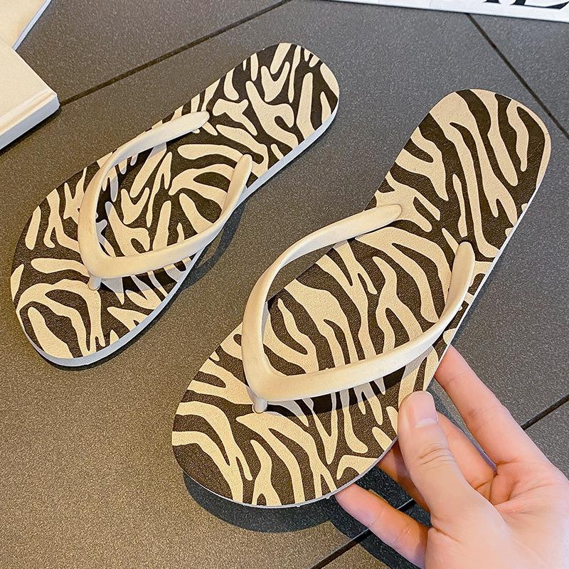 

Женские шлепанцы, летние, новые, на застежке, нескользящие, с плоской подошвой, повседневные, пляжные, с принтом зебры 39-40 бежевый