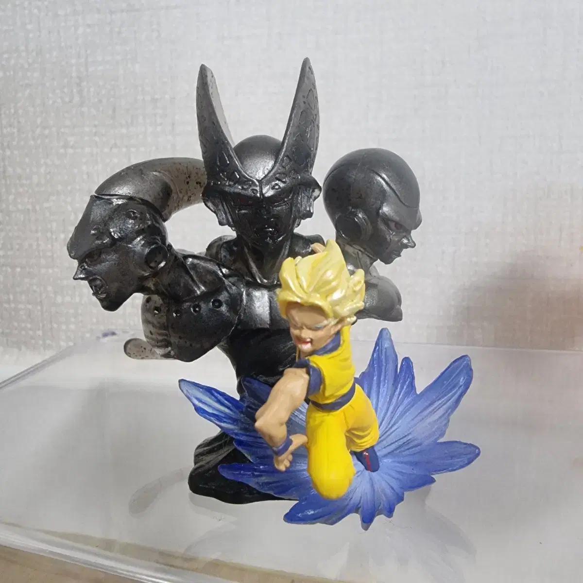 

Dragon Ball Сон Гоку Майнбуу Селл Фризер Фигурка-капсула с изображением