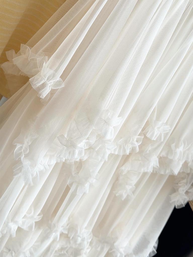 Designerkjol för dam, A-linjeformad, med volanger, i mesh, "tårta"-design - Fluffig, oregelbunden, medellång för vår/sommar