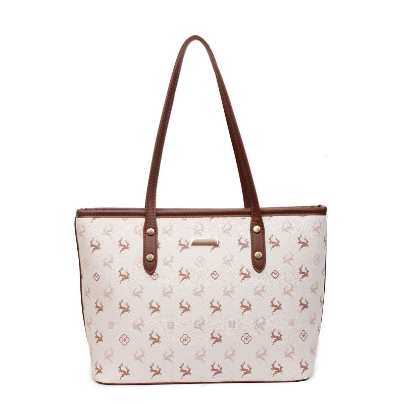 A Large-capacity and Stylish Tote Bag for Fashionable College Students' Classes