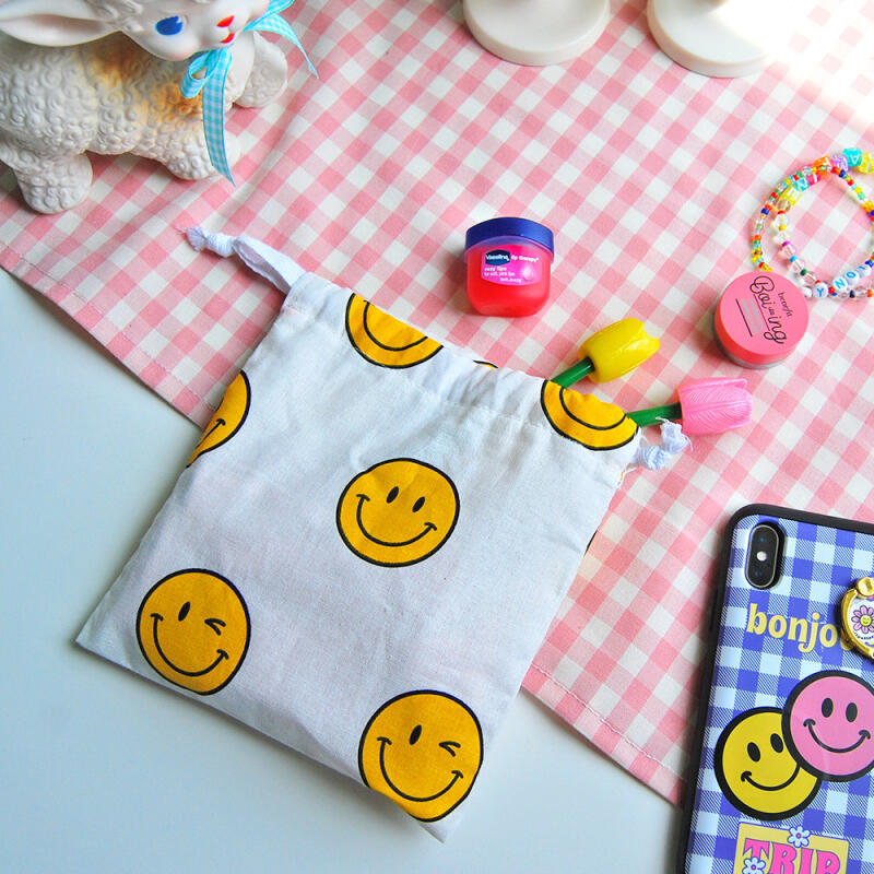 Smile Aperture Pouch