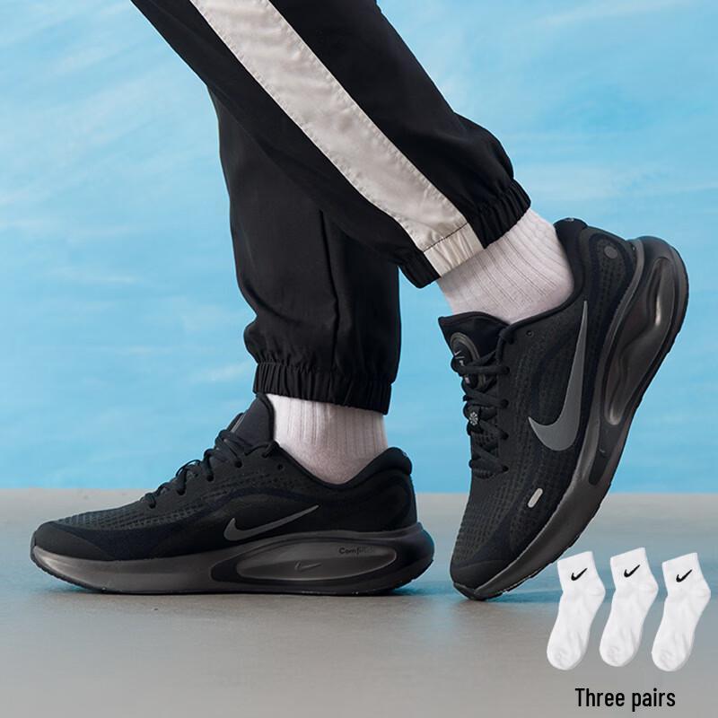 NIKE Men s All-Season Running Shoes + 3-Pair Socks Pack FN0228-009+SX7677-100 M US 11