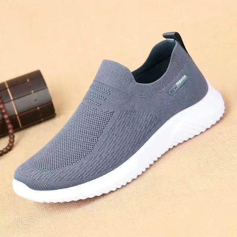 

New spring and summer men s shoes mesh breathable sports casual running shoes trendy boys shoes men s sports shoes 39 сірий колір