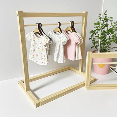 Puppenkleiderständer mit Mini-Kleiderbügel Holz Mädchenpuppen-Kleidungsdisplay Organizer-Ständer Puppenhaus-Kleidung Kleiderschrank Möbel Zubehör