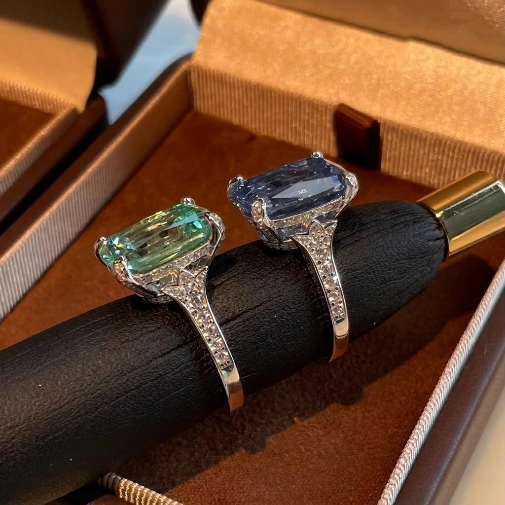 Fashion Ice Flower Chacapayaba Ring Set with High-Carbon Diamonds and Tanzanite Blue Gemstone Round Diamonds for Women