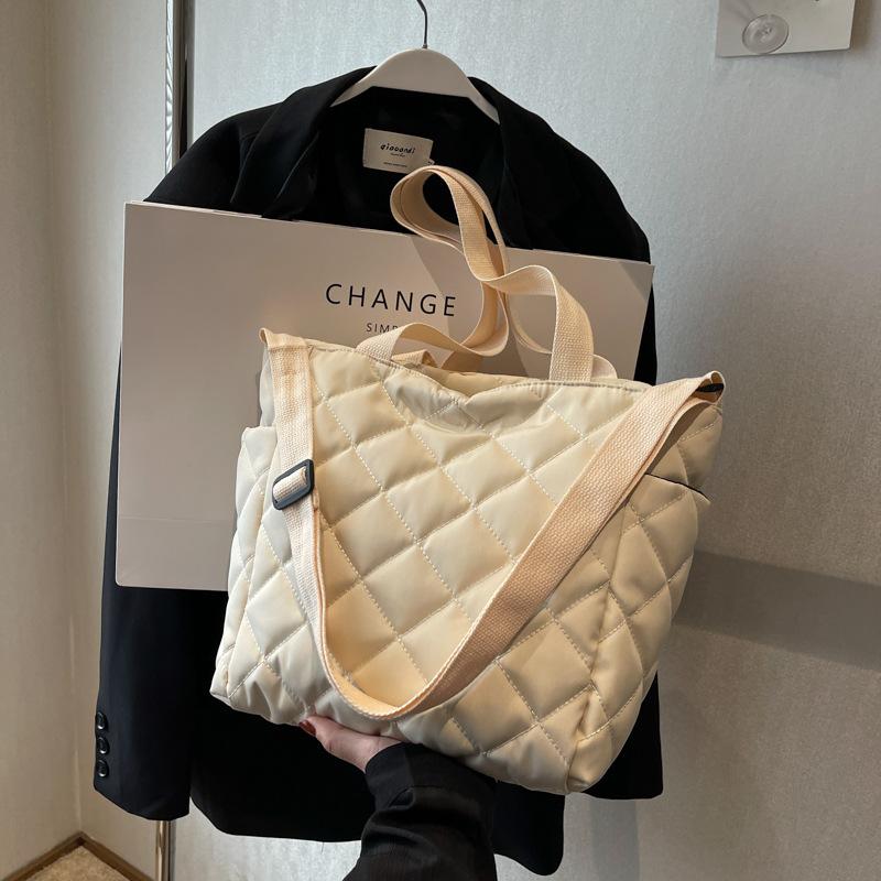 Large Capacity Bag for Women, Fashion and Casual Solid Color Diamond Grid Embroidered Thread Shoulder Bag, Commuting Tote Bags