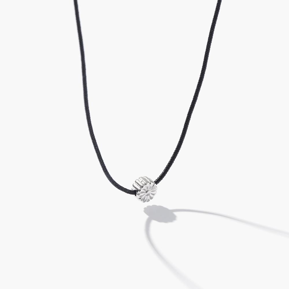 Jbans Classic Chrysanthemum Pendant Black String Necklace (C2503-An966_Bk)