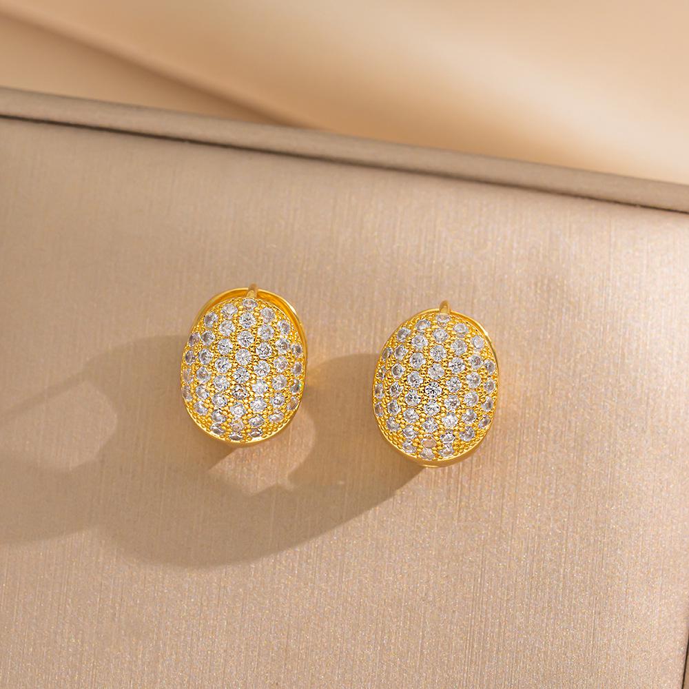 Eleganckie kolczyki sztyfty z cyrkoniami w kształcie koniczynki i misia - Nowy szykowny design