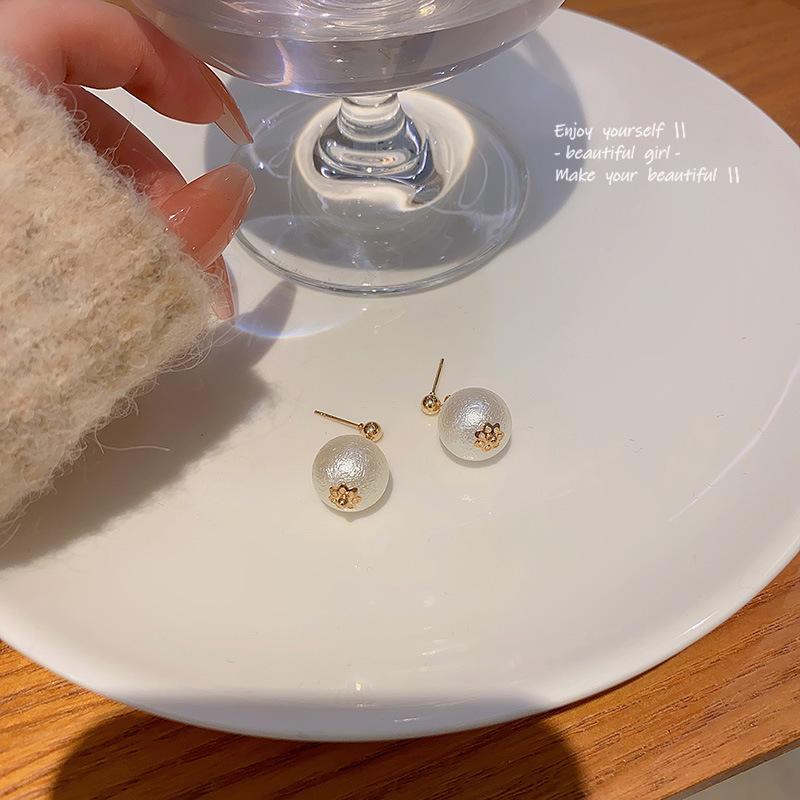 Mona-Inspired Hepburn Style S925 Silver Needle Pearl Earrings for Women