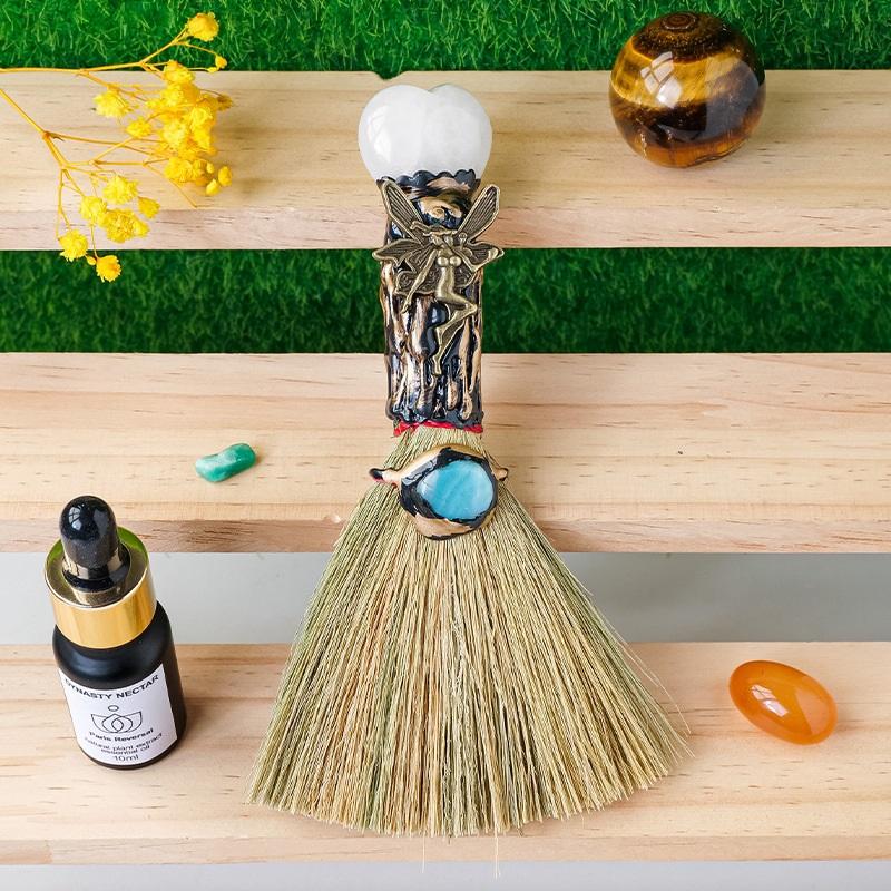 Natürlicher Kristallherzbesen, Magischer Besenstil, Geschenk für Hexe Heimdekoration