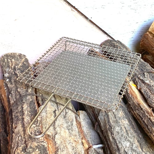 Tsujiwa Wire Mesh Stainless Steel Grilling Net with Handles, Large, Square Handles, for BBQs and Camping, with Guard Net