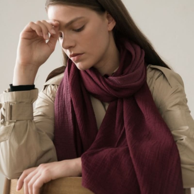 

BB’DE SOLI’DE has scarf-wine wine