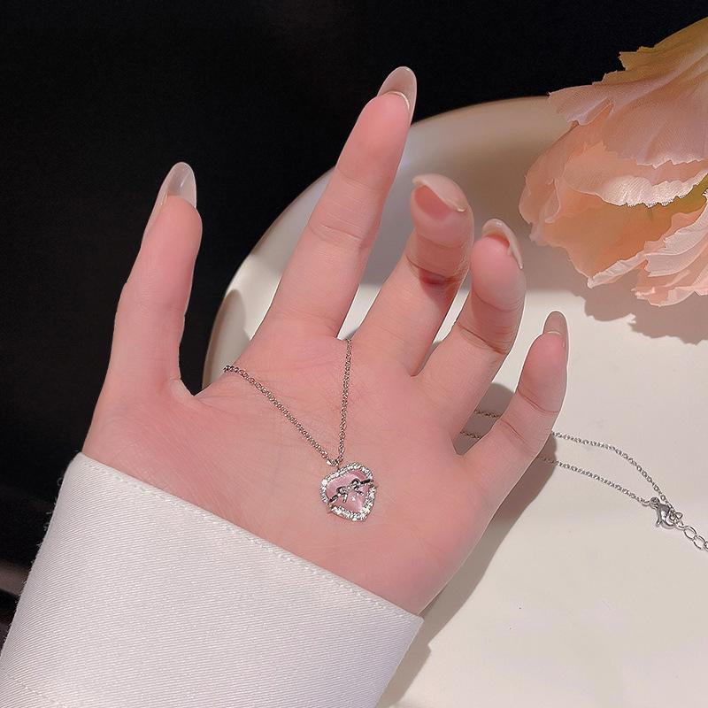 Douyin Inspired Elegant Zircon Clavicle Necklace for Women - Light Luxury, Versatile, and Stylish