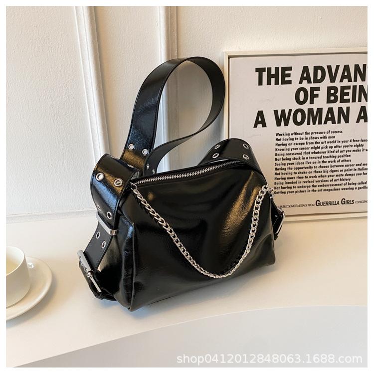 Large capacity bag women's 2025 new retro niche design shoulder bag chain women's messenger bag commuter bag tide