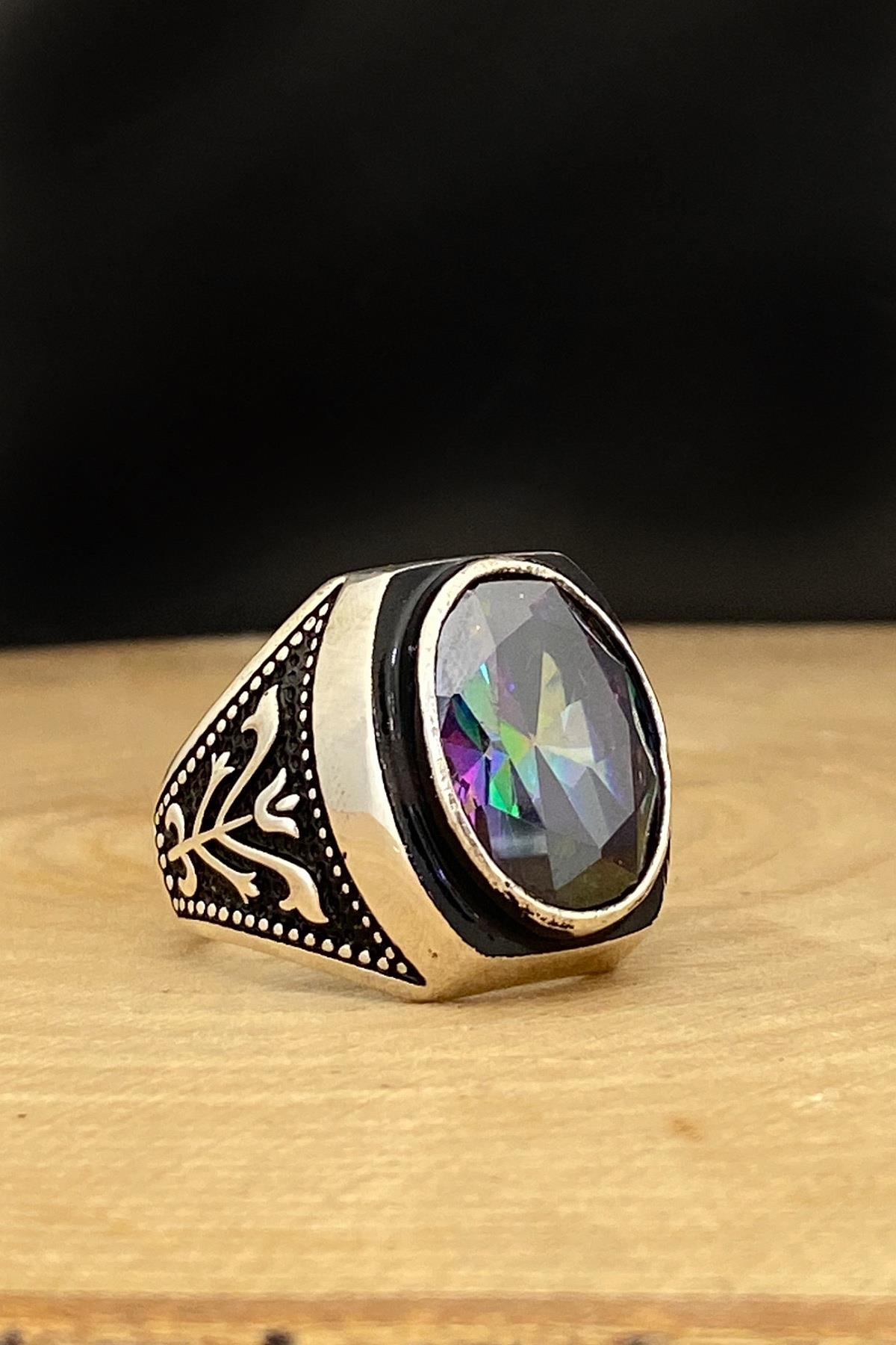 

Серебряное мужское кольцо специального производства с мистическим топазом Knight в футляре