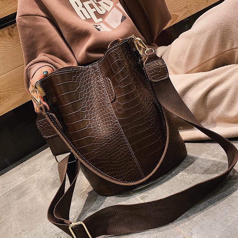 Fashionable Women's Bag Single Shoulder Bucket Bag Large Capacity Crossbody Bag