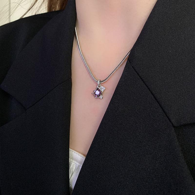 Korean-Japanese Geometric Zirconia Necklace: Retro Fashion Clavicle Chain for Women