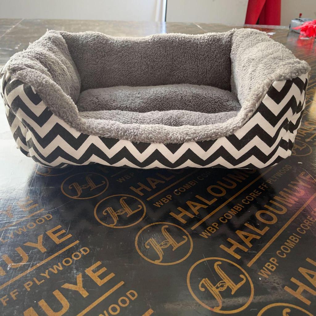 Universal Four Seasons Pet Bed: Warm Winter Nest for Cats & Dogs, All Sizes